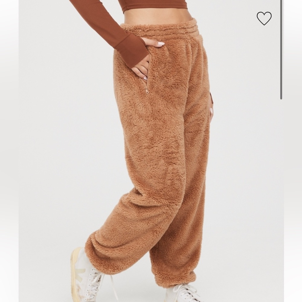 OFFLINE BY AERIE FLUFFY BROWN SHERPA JOGGER SIZE MEDIUM